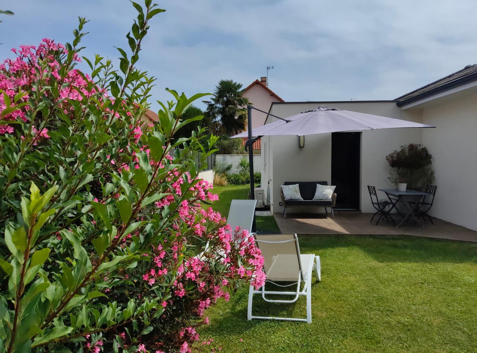 Du Cote De Chez Paule, Chambre Avec Entree Independante Et Salle D'Eau Privative Séméac Exteriér fotografie
